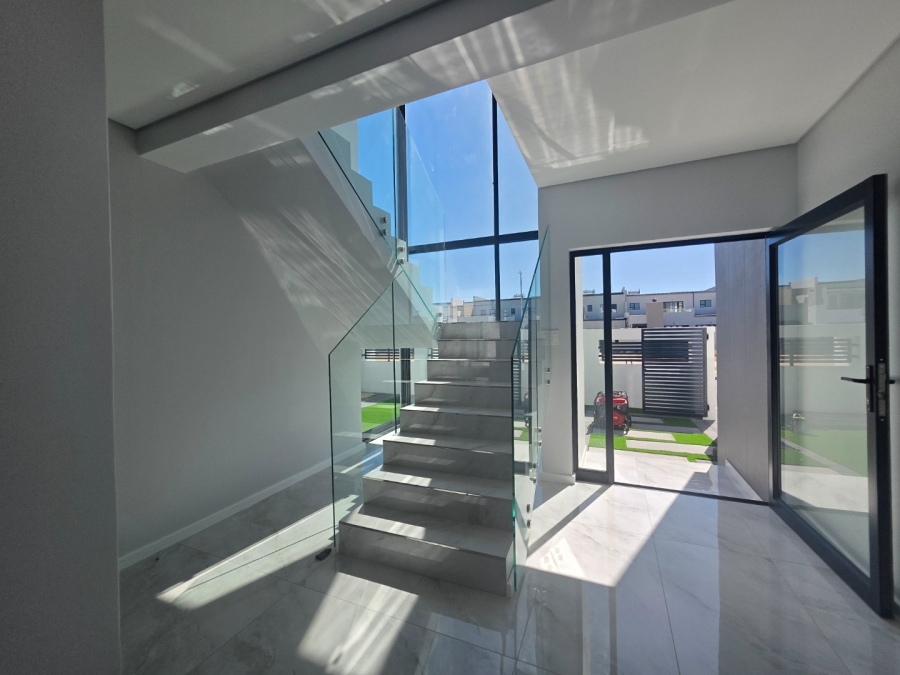 4 Bedroom Property for Sale in Sandown Western Cape